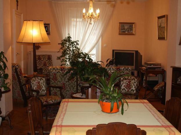 La Halte Des Princes Chantraine Exterior photo